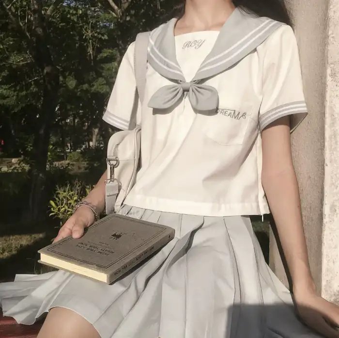 爱在风雨中凋零