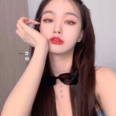 秦总你闺女又去摆地摊了